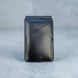 Billetera clip de cuero negro con diseño cruzado, vista frontal